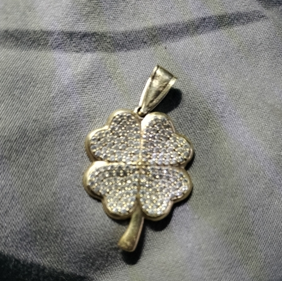 14K Gold Vermail Clover Pendant Necklace - Picture 4 of 7